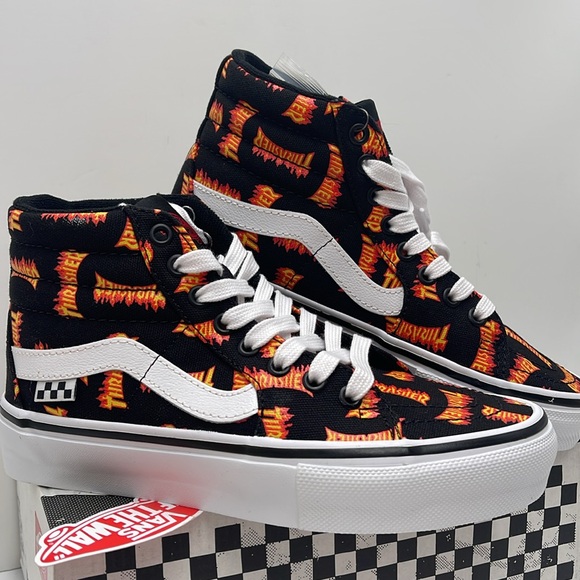 Vans WMNS Skate Sk8-Hi Thrasher Black/Multi
VN0A5FCCBML
Sneakers - Picture 5 of 16